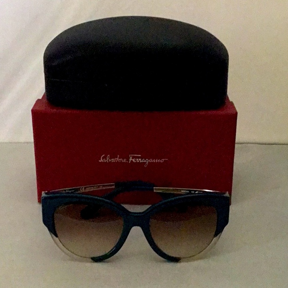 SALVATORE FERRAGAMO LADIES SUNGLASSES.